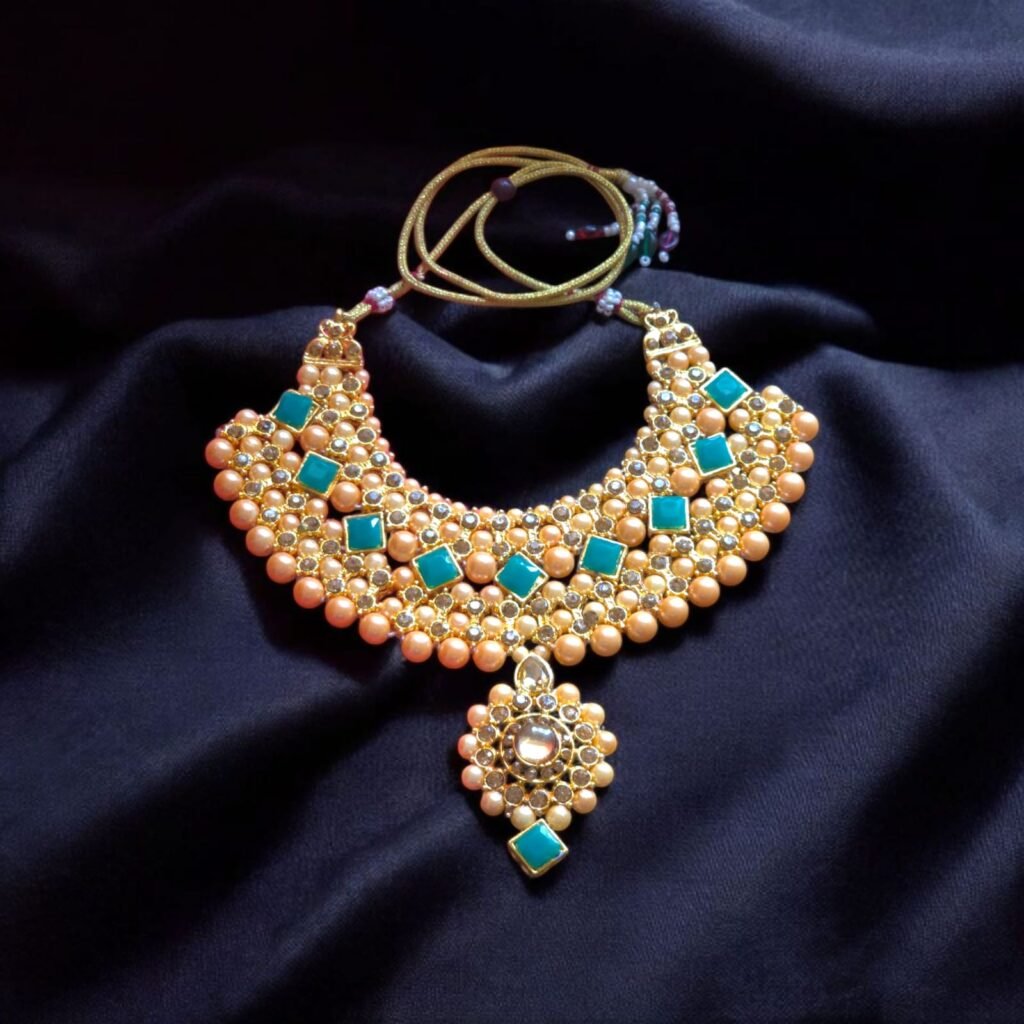 Kudan necklace set dark green with earrings and maag tika