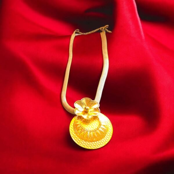 Anti-tarnish retro necklace